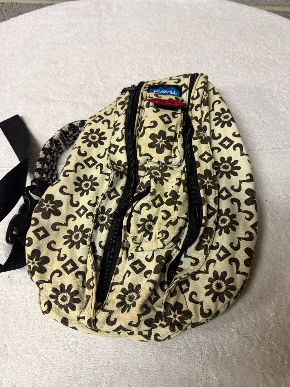 Kavu original rope bag in cream and black floral print.